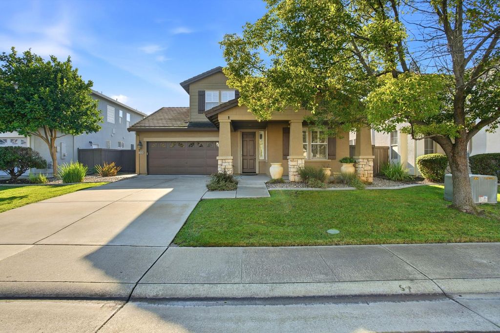 Photo of 2504 Lark Sparrow Way, Elk Grove, CA 95757 (MLS # 226002195)