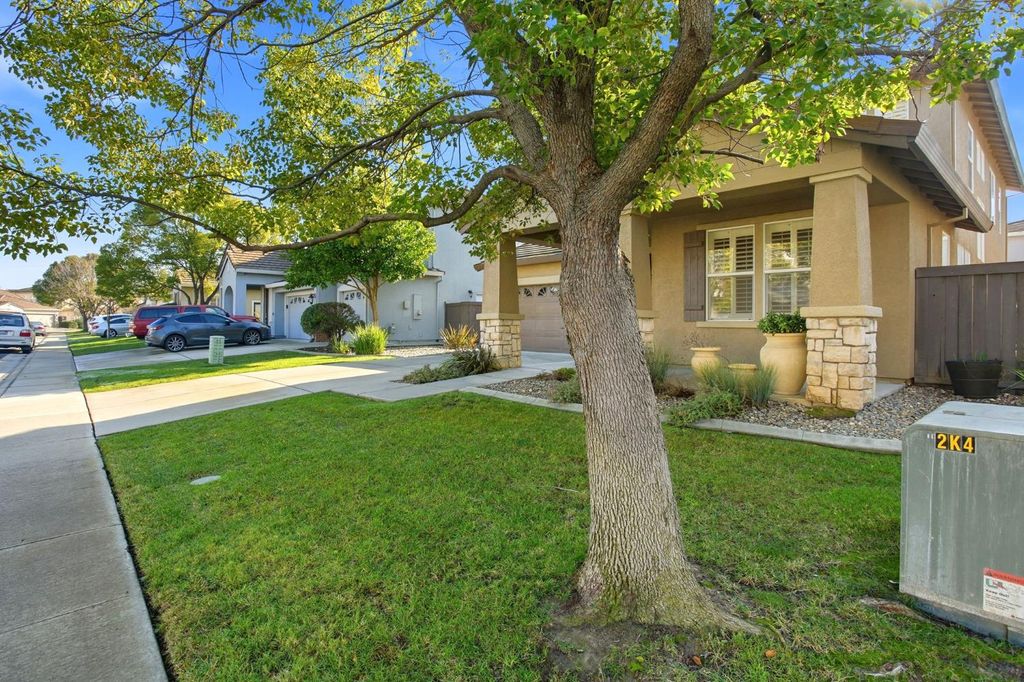 Photo of 2504 Lark Sparrow Way, Elk Grove, CA 95757 (MLS # 226002195)