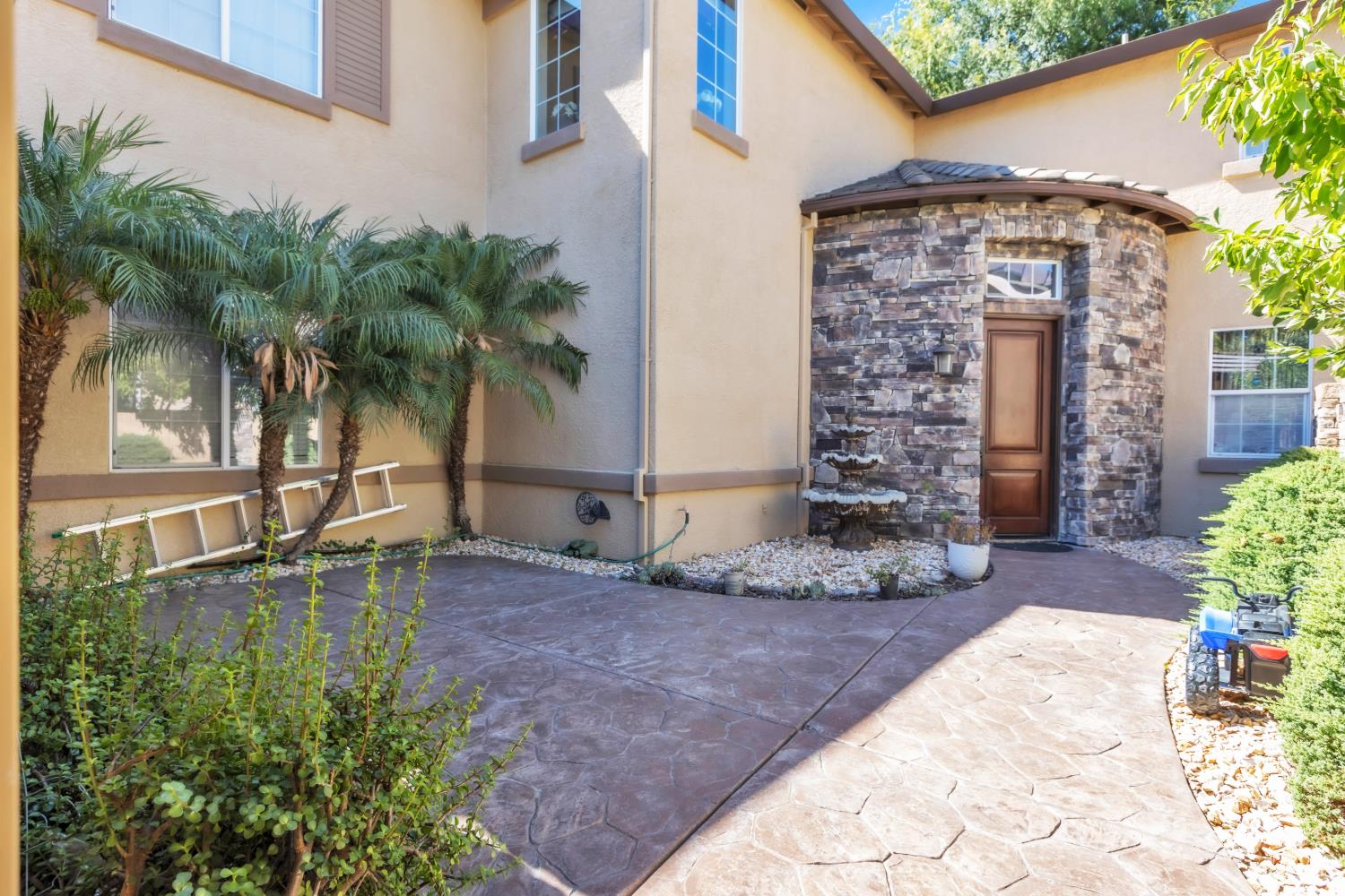 6009 Roswitha Court