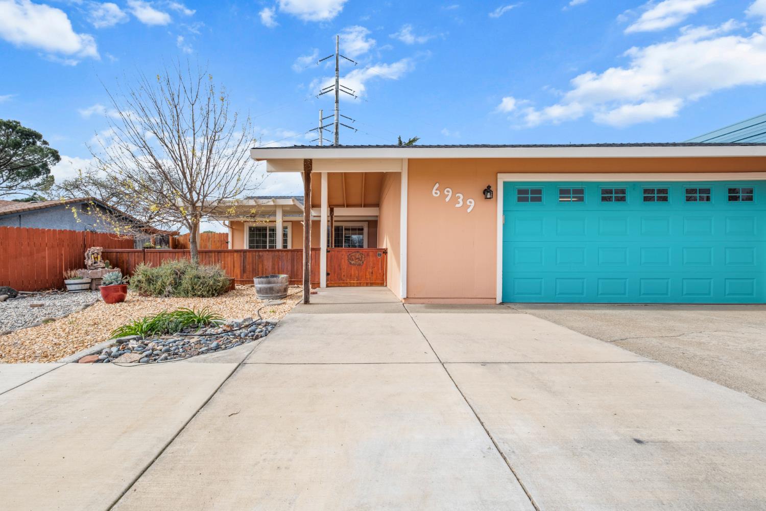 6939 Escallonia Drive