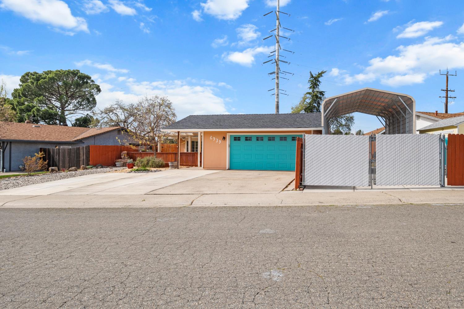 6939 Escallonia Drive