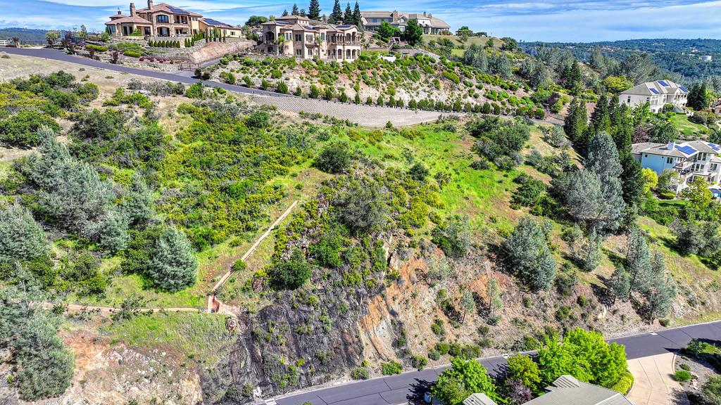 1076 La Sierra Drive