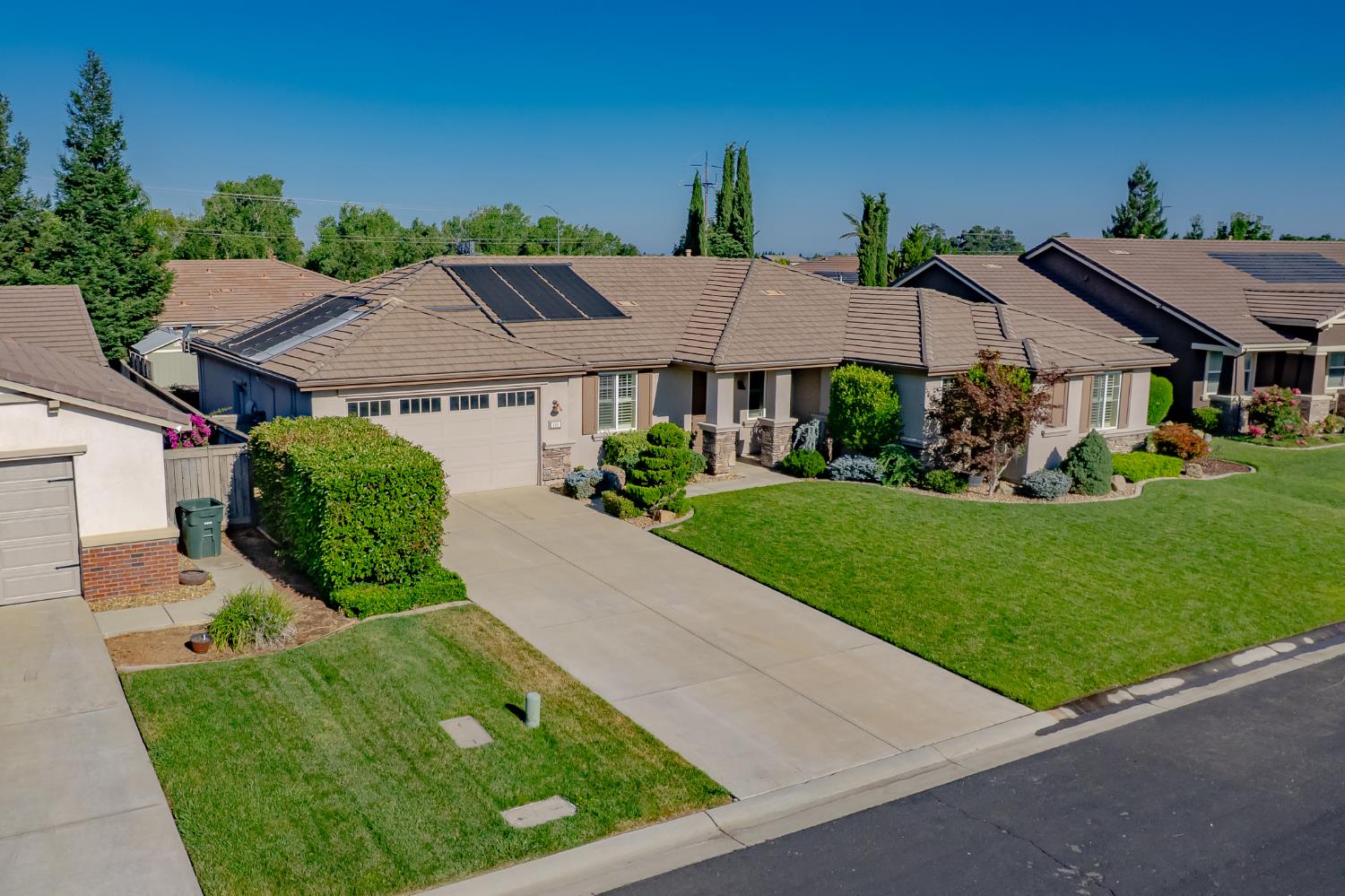 890 Calabrese Way