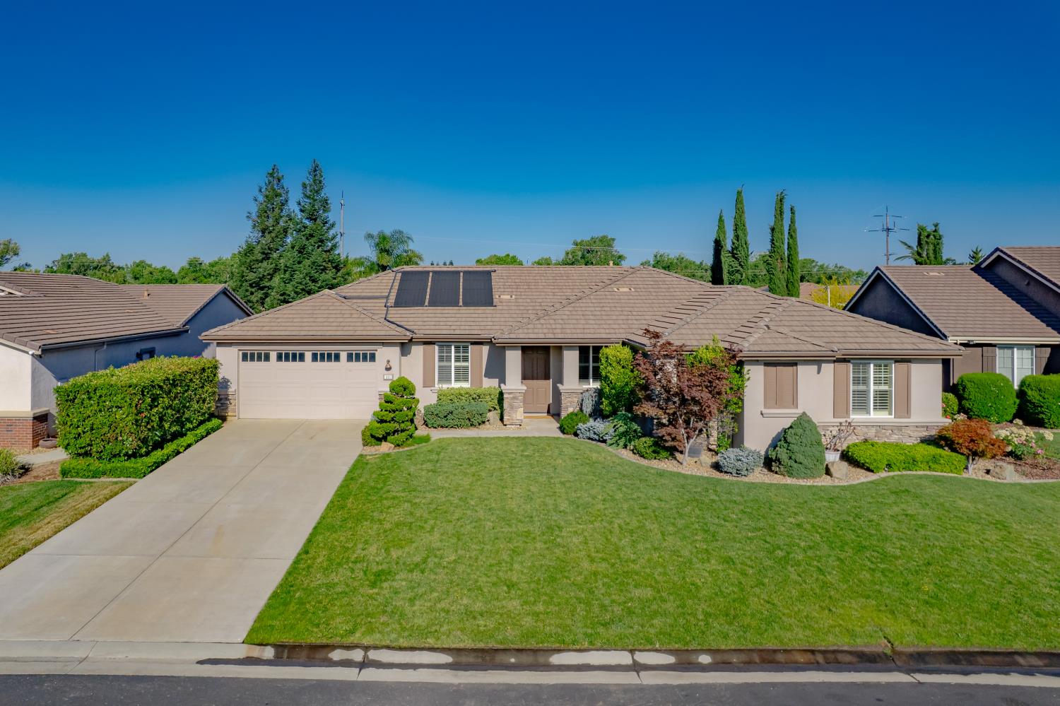 890 Calabrese Way