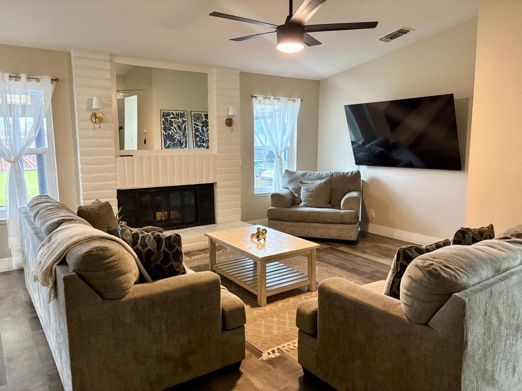 Photo of 212 Jubilee Way, Rio Linda, CA 95673 (MLS # 226008860)