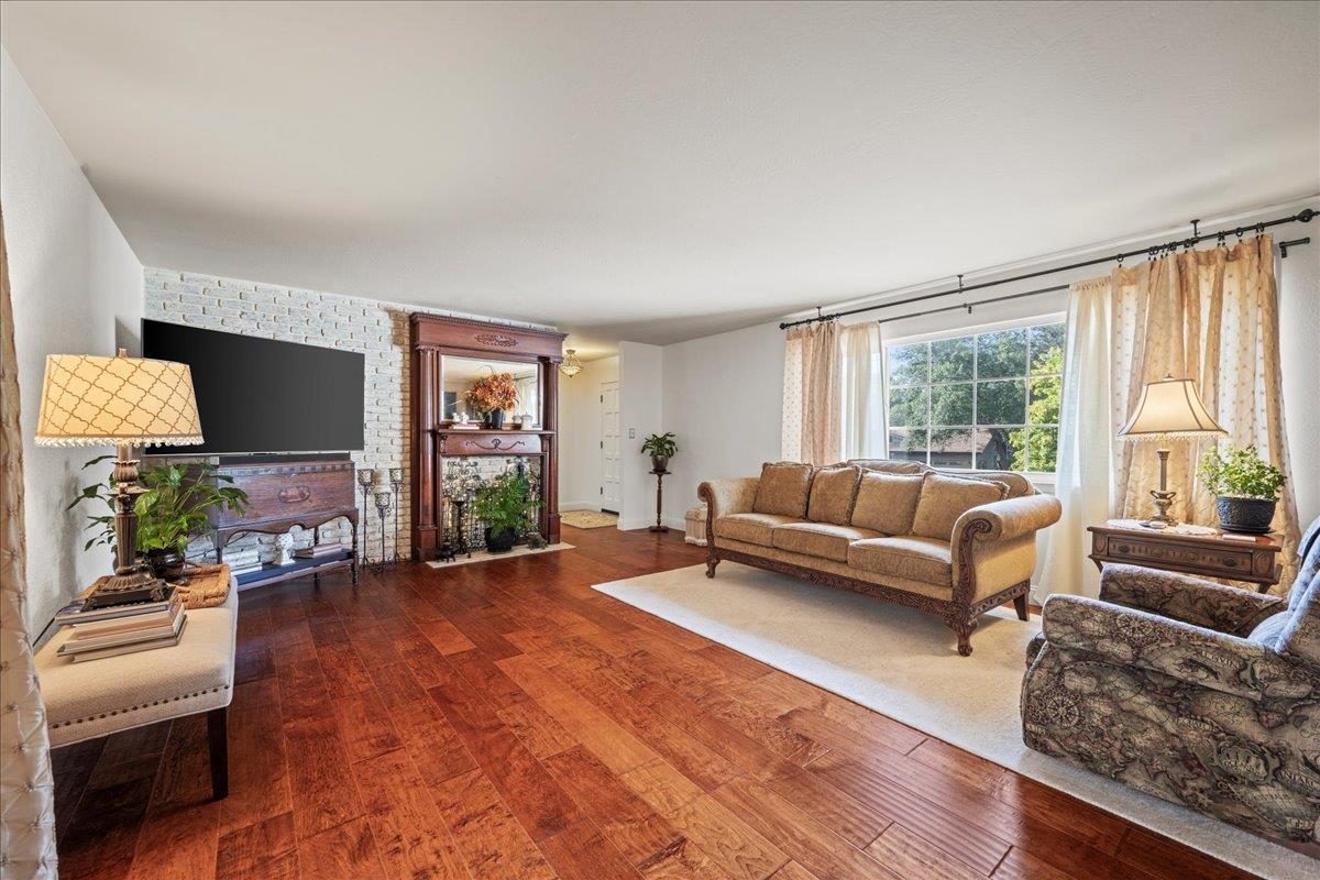 9460 Golden Drive
