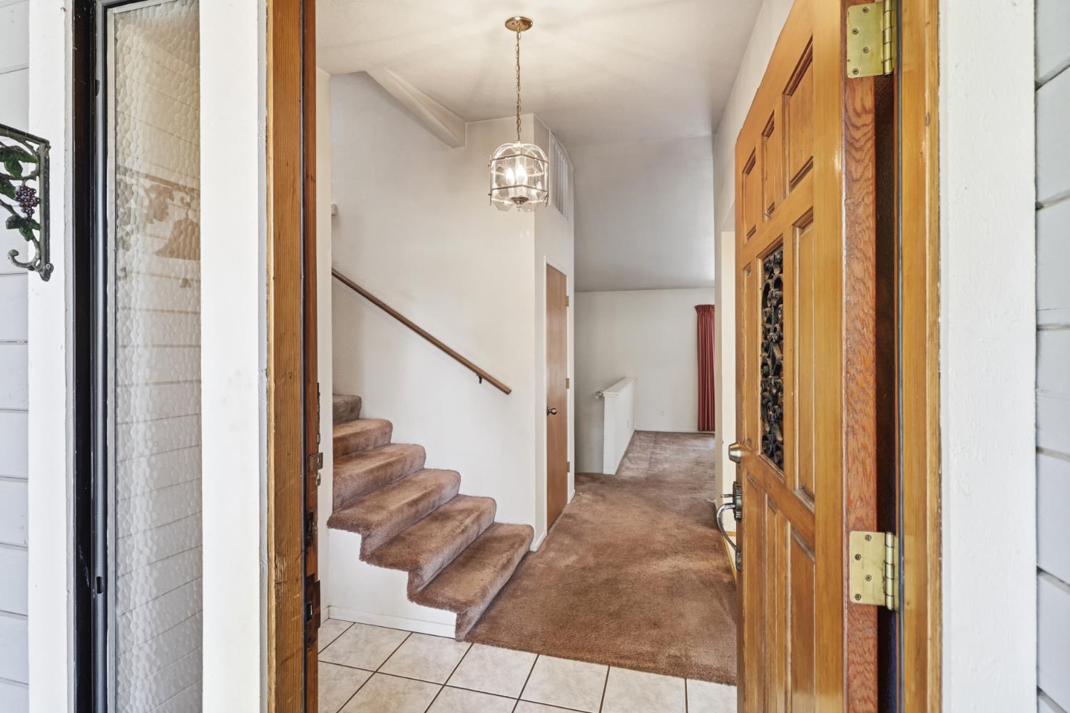 6409 Longridge