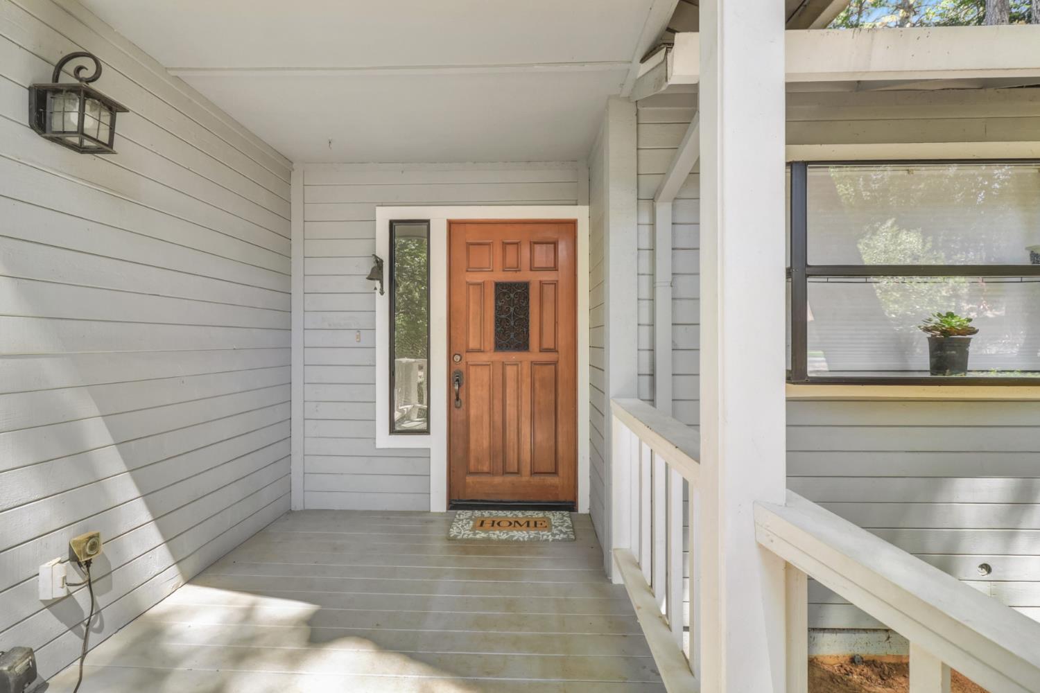 6409 Longridge
