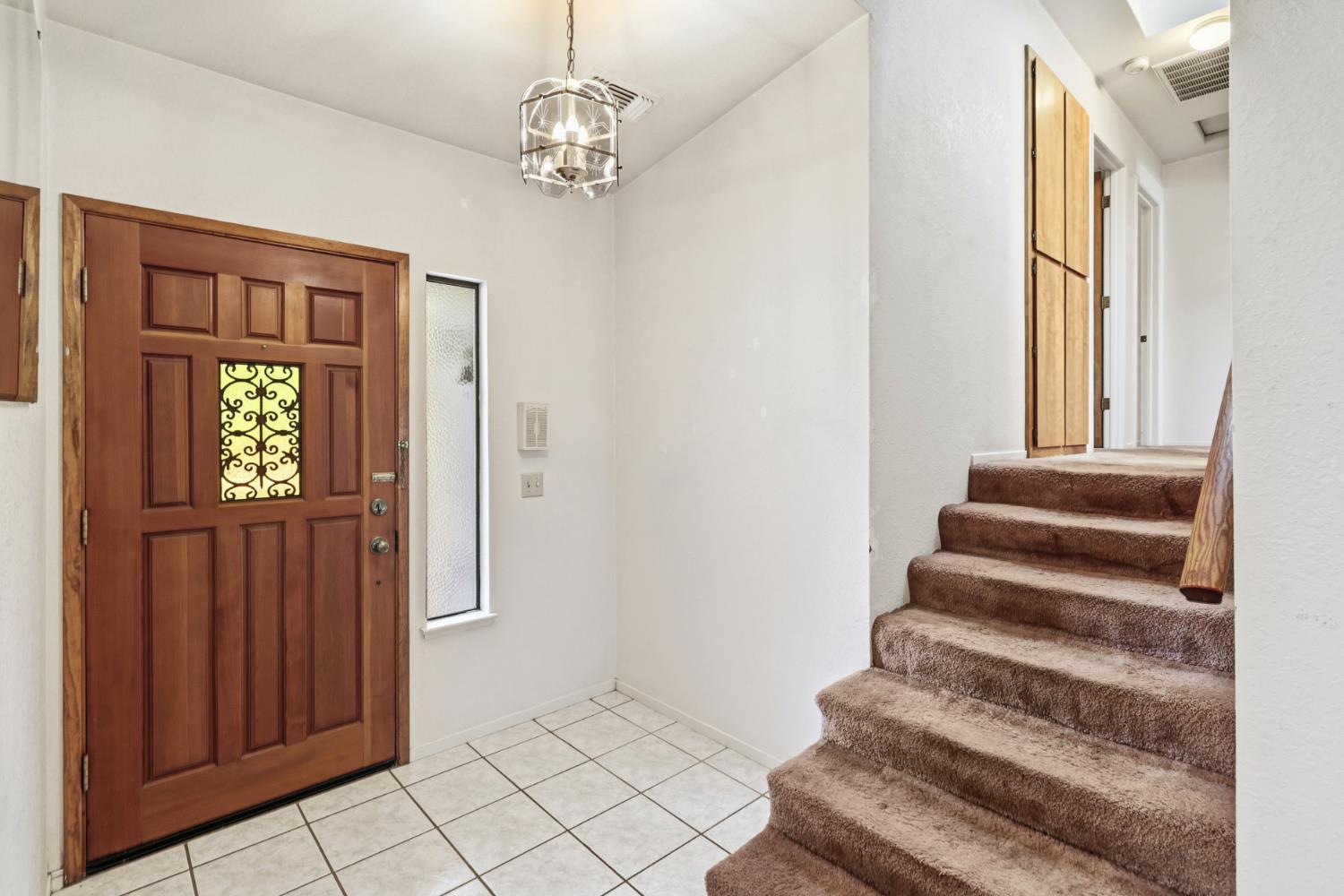 6409 Longridge