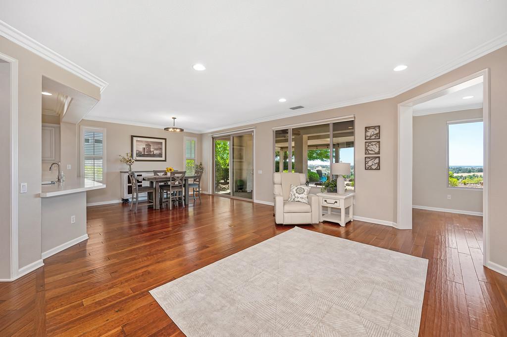 2229 Longspur Loop