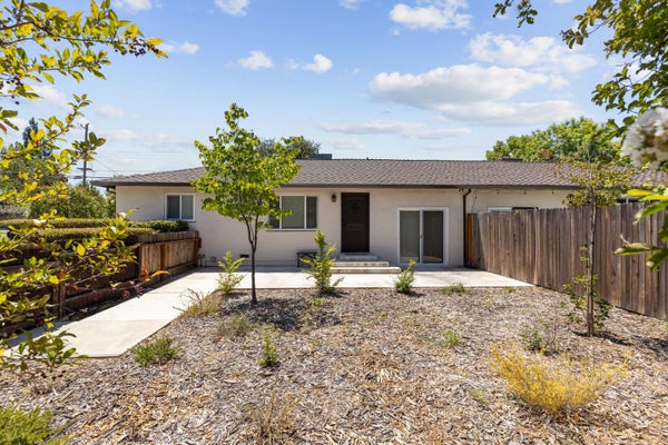 5652 BROADWAY, SACRAMENTO, CA 95820 - Image 7cc47e3402fb4ff7bf8d221e37b66889/437829399