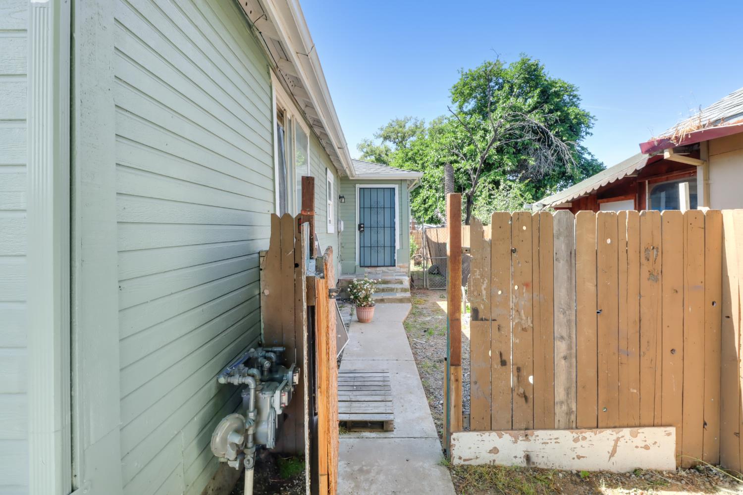 2585 Beaumont Street