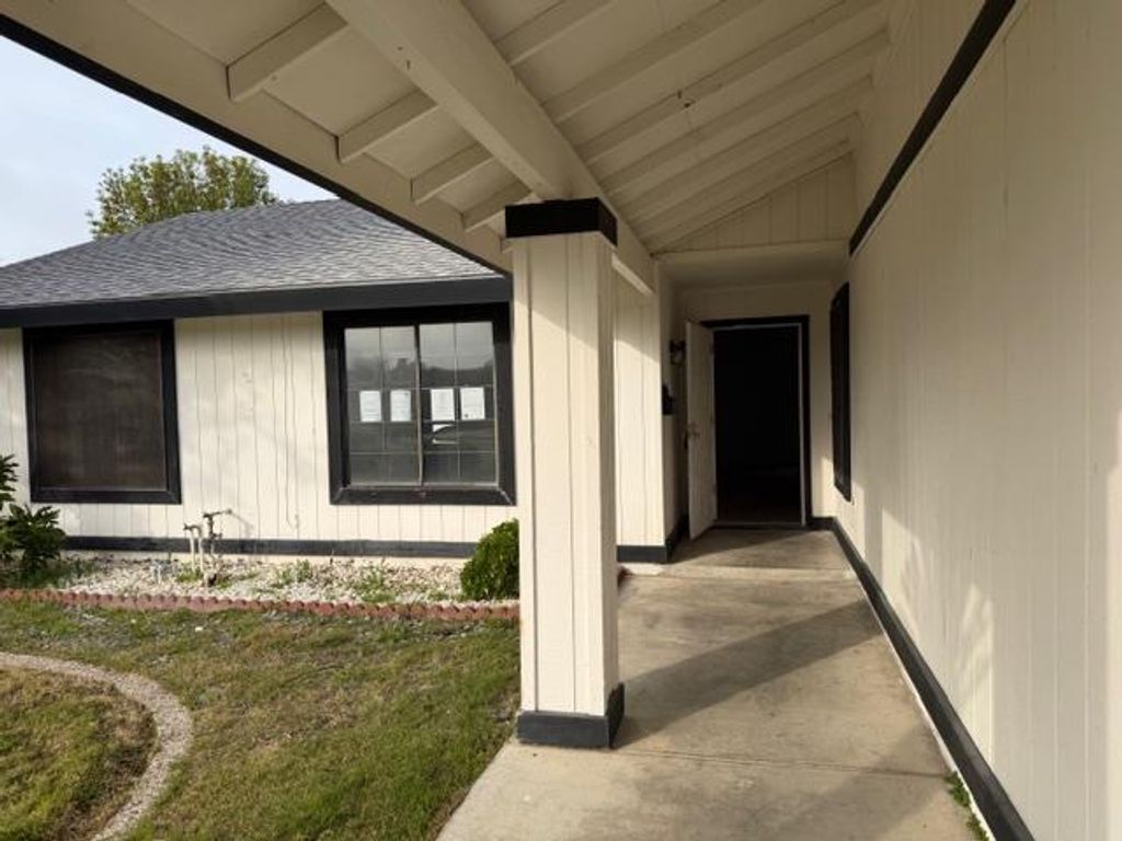 Photo of 515 N Santa Monica Street, Los Banos, CA 93635 (MLS # 226020161)