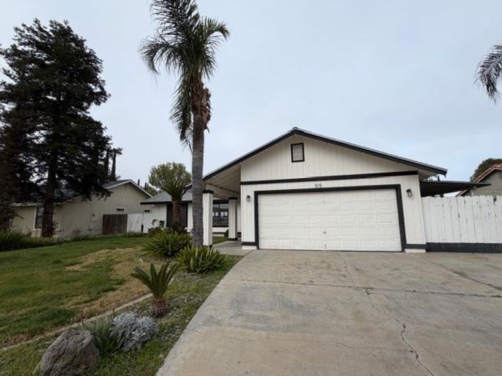 Photo of 515 N Santa Monica Street, Los Banos, CA 93635 (MLS # 226020161)