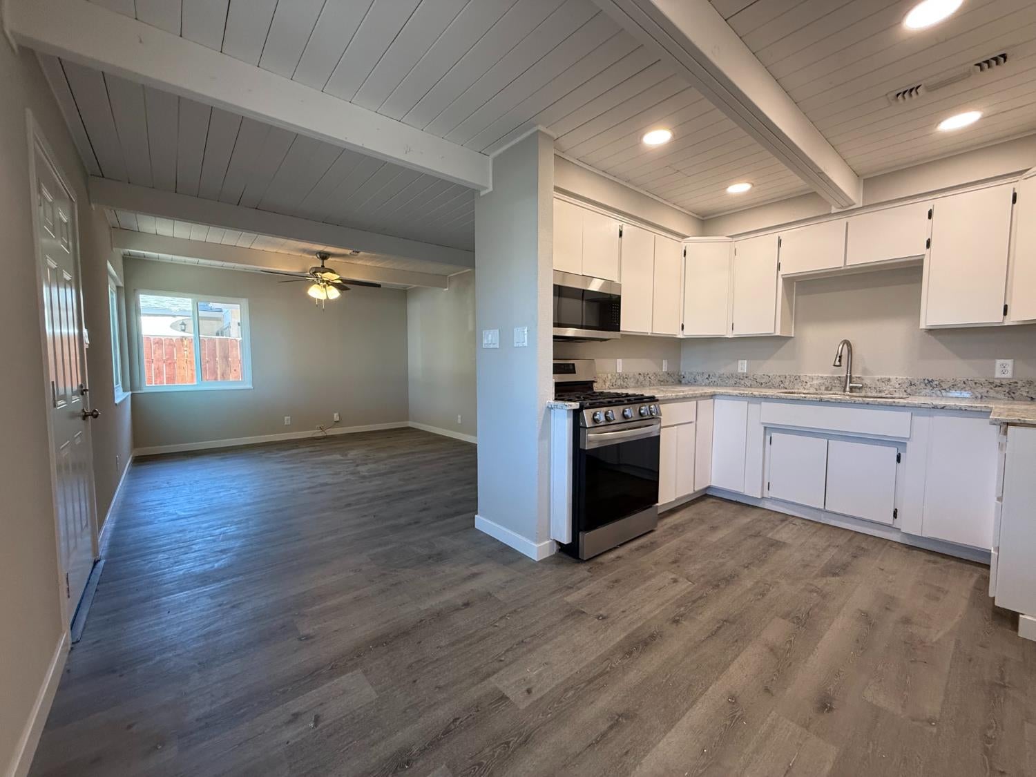 1424 Youngs Lane
