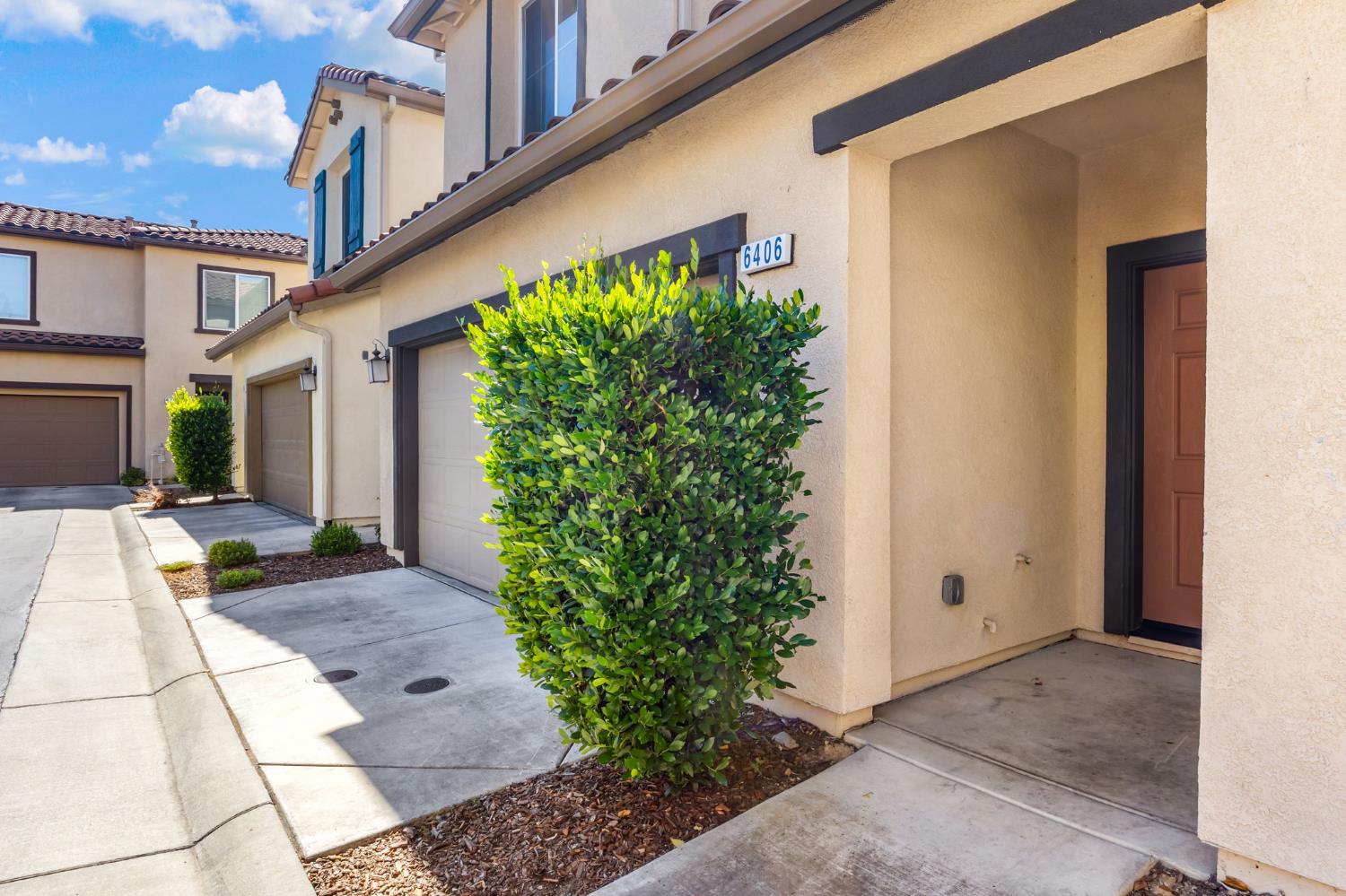 6406 Brando Loop
