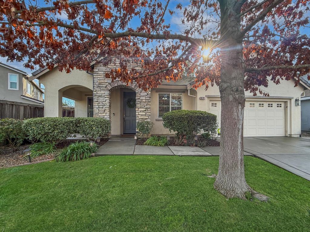 Photo of 9574 Sea Cliff Way, Elk Grove, CA 95758 (MLS # 226003979)