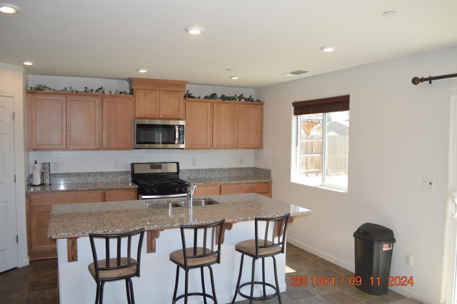 Chowchilla, California 93610, United States, 5 Bedrooms Bedrooms, ,3 BathroomsBathrooms,Residential,Pending,30774