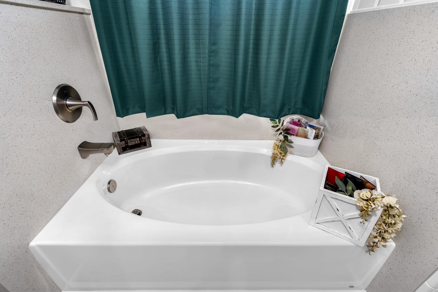 Winton, California 95388, United States, 3 Bedrooms Bedrooms, ,2 BathroomsBathrooms,Residential,Active,209176