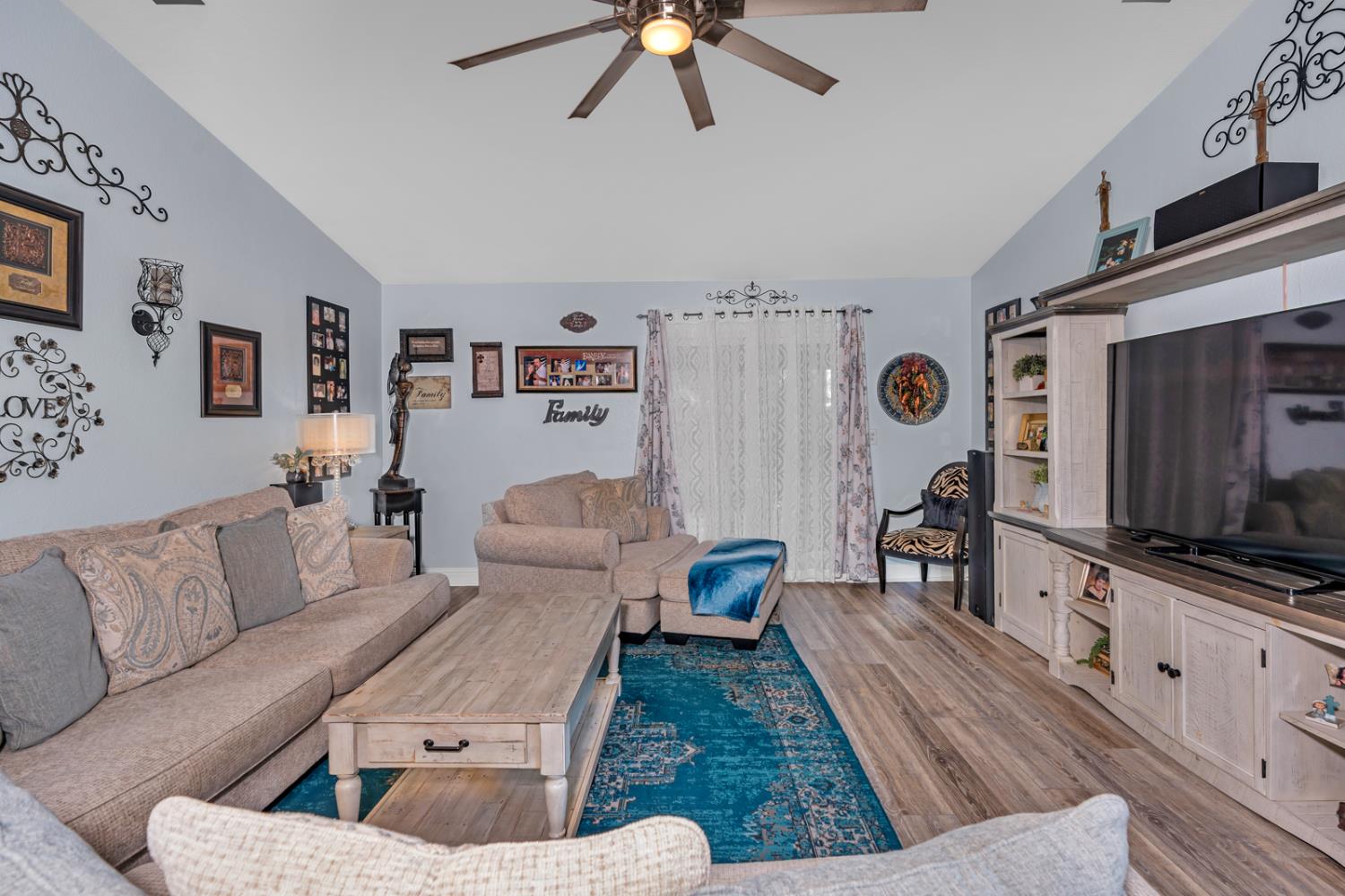 Winton, California 95388, United States, 3 Bedrooms Bedrooms, ,2 BathroomsBathrooms,Residential,Active,209176