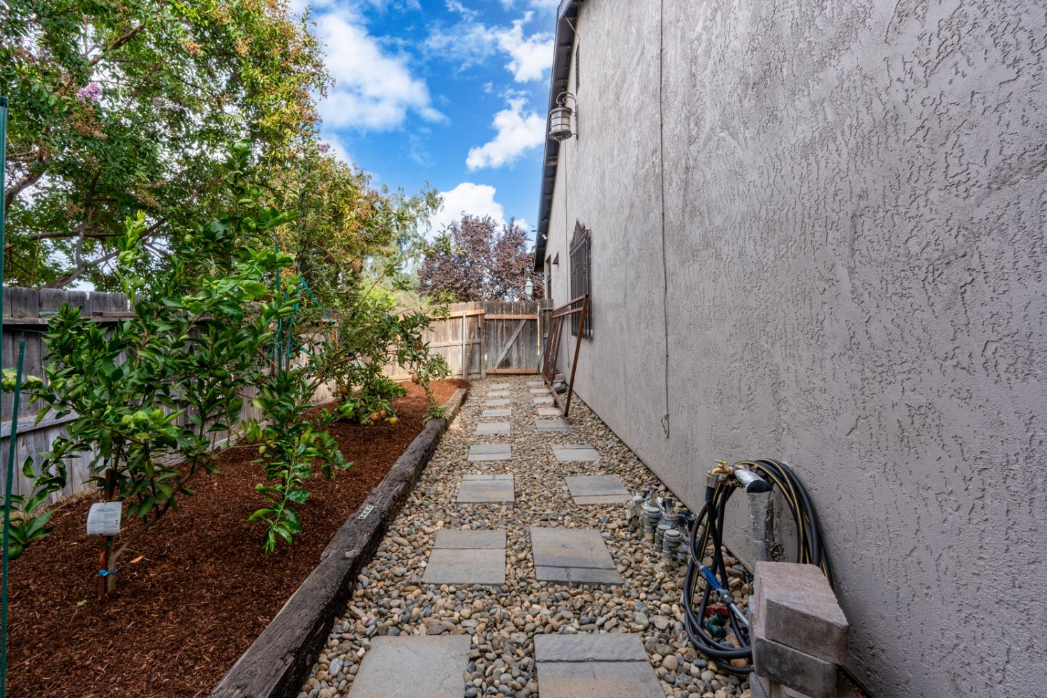 Winton, California 95388, United States, 3 Bedrooms Bedrooms, ,2 BathroomsBathrooms,Residential,Active,209176