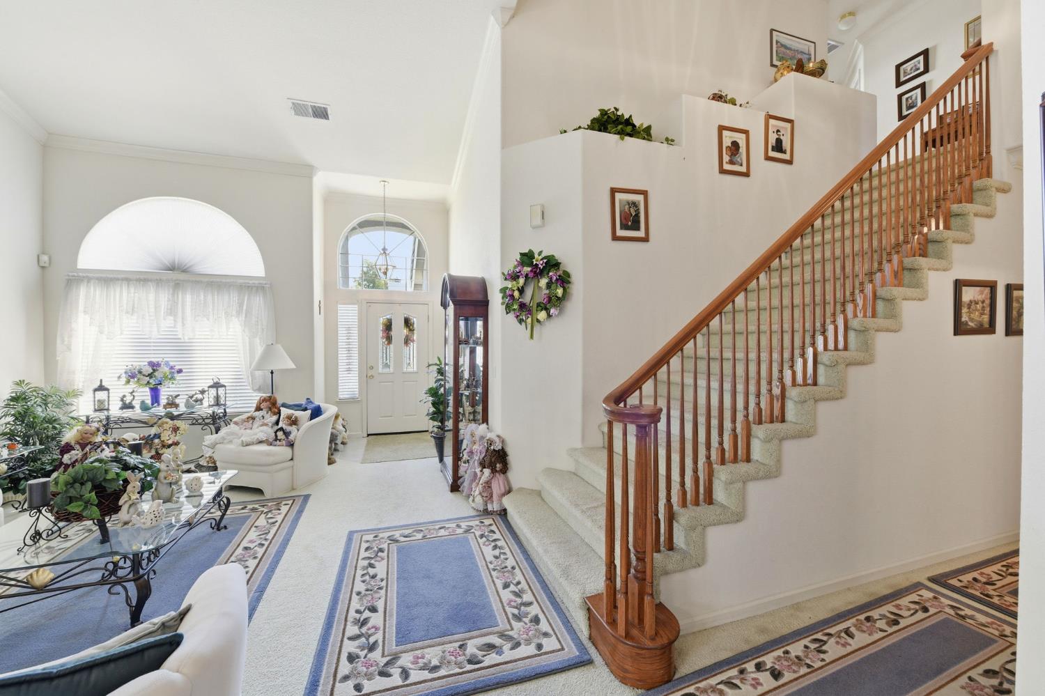 1892 Avenida Martina