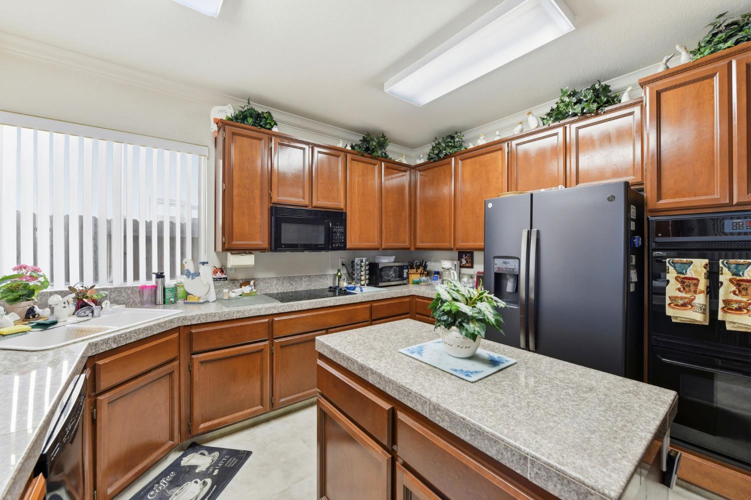 1892 Avenida Martina