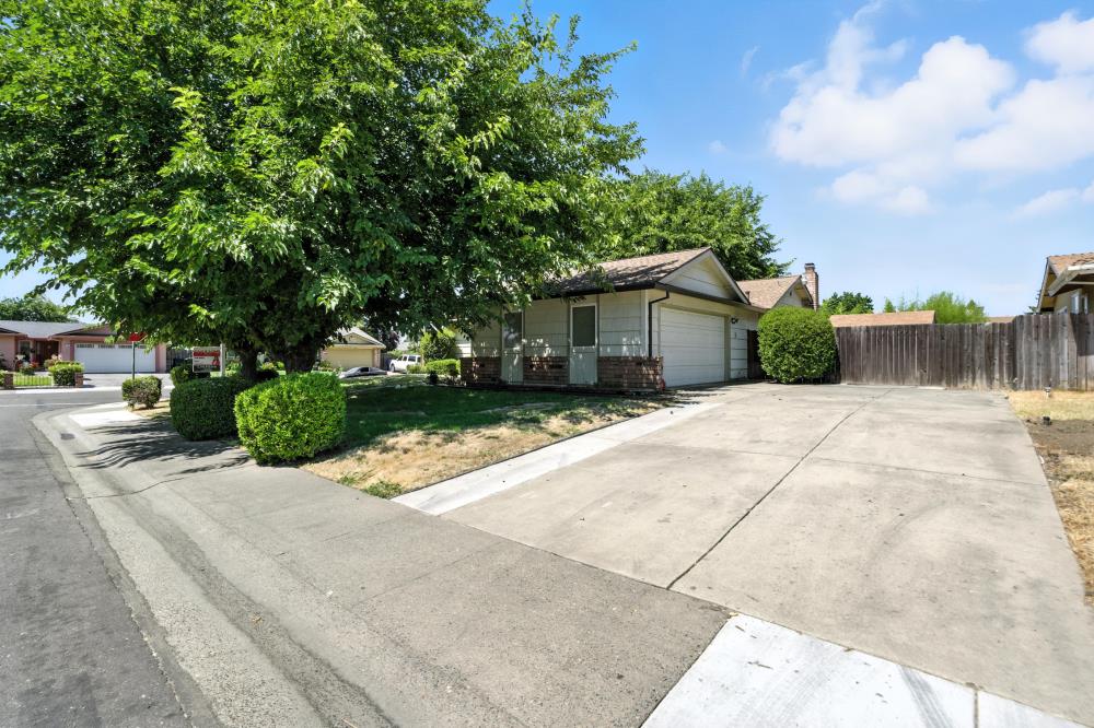 8148 Golden Field Way