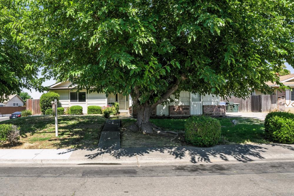 8148 Golden Field Way
