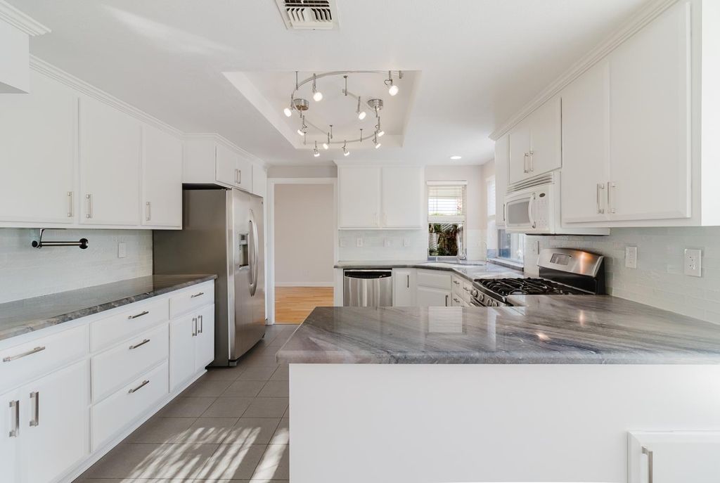 Photo of 4 Marina Blue Court, Sacramento, CA 95831 (MLS # 226006504)