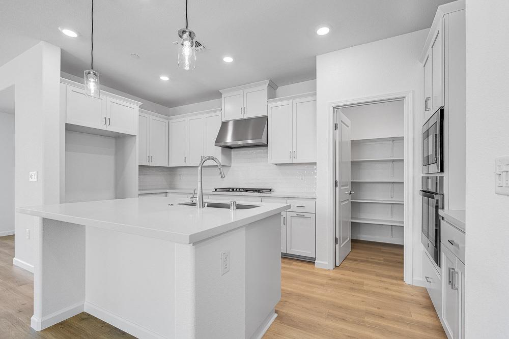 1636 Red Lake Way