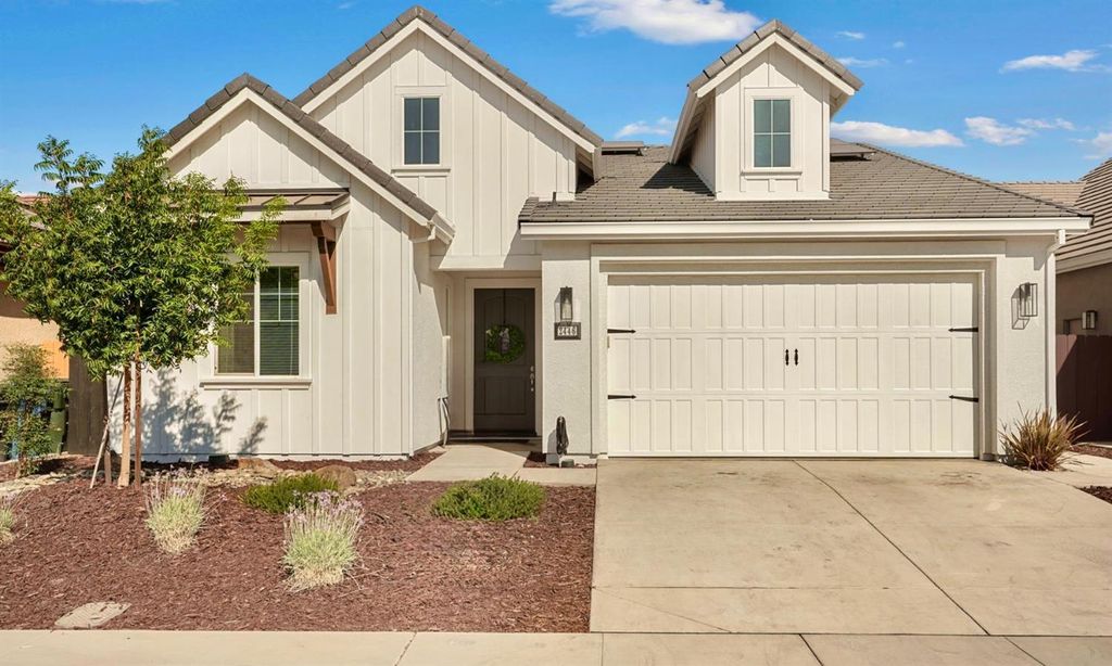 Photo of 2446 Paramount Ln, Manteca, CA 95337 (MLS # 226011836)