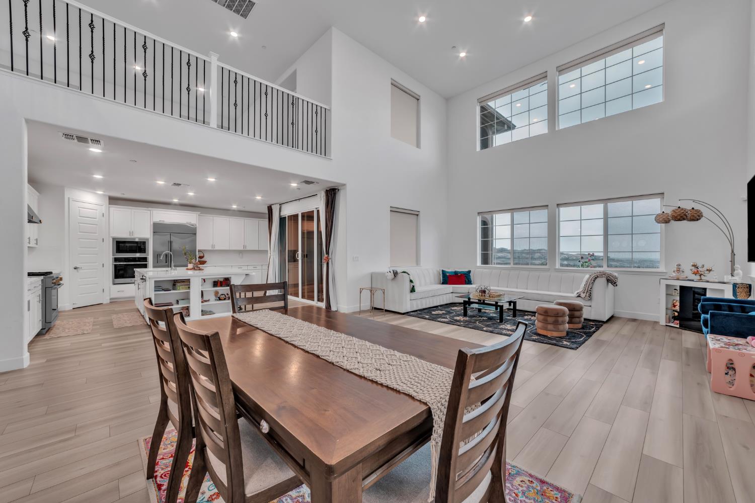 4583 Scenic Vista Drive