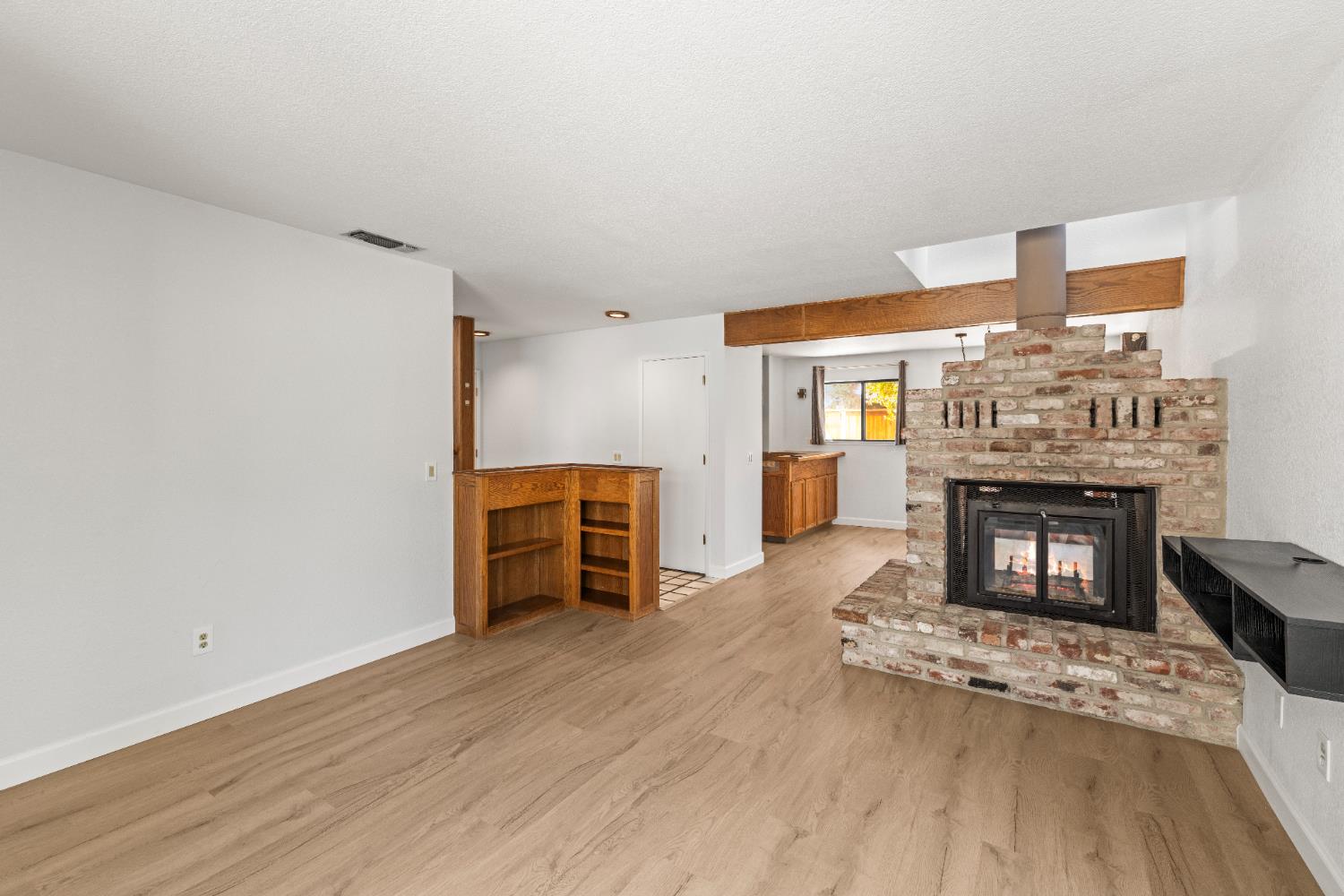 4027 Hollow Wood Court