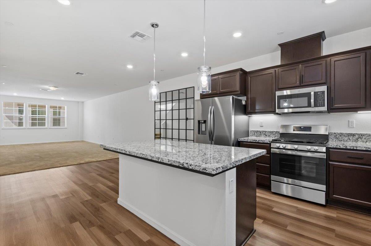 2954 Toulouse Walk