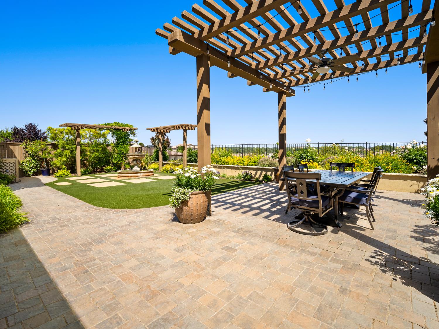 El Dorado Hills, California 95762, United States, 3 Bedrooms Bedrooms, ,4 BathroomsBathrooms,Residential,Active,140710