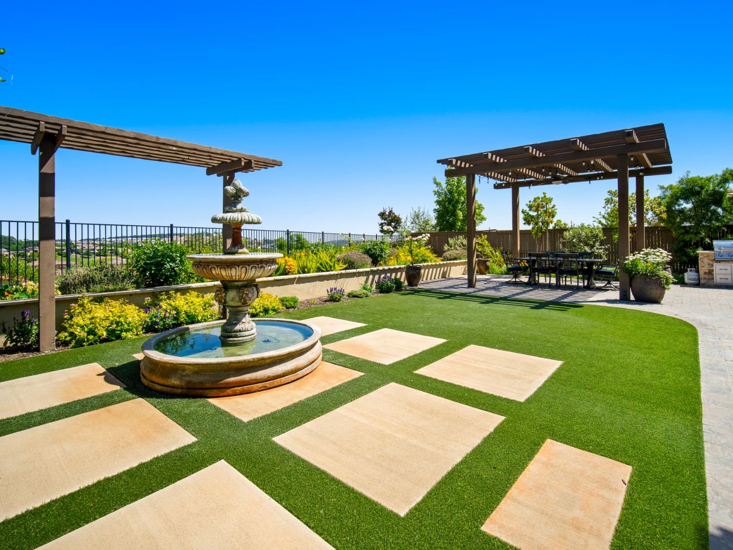 El Dorado Hills, California 95762, United States, 3 Bedrooms Bedrooms, ,4 BathroomsBathrooms,Residential,Active,140710