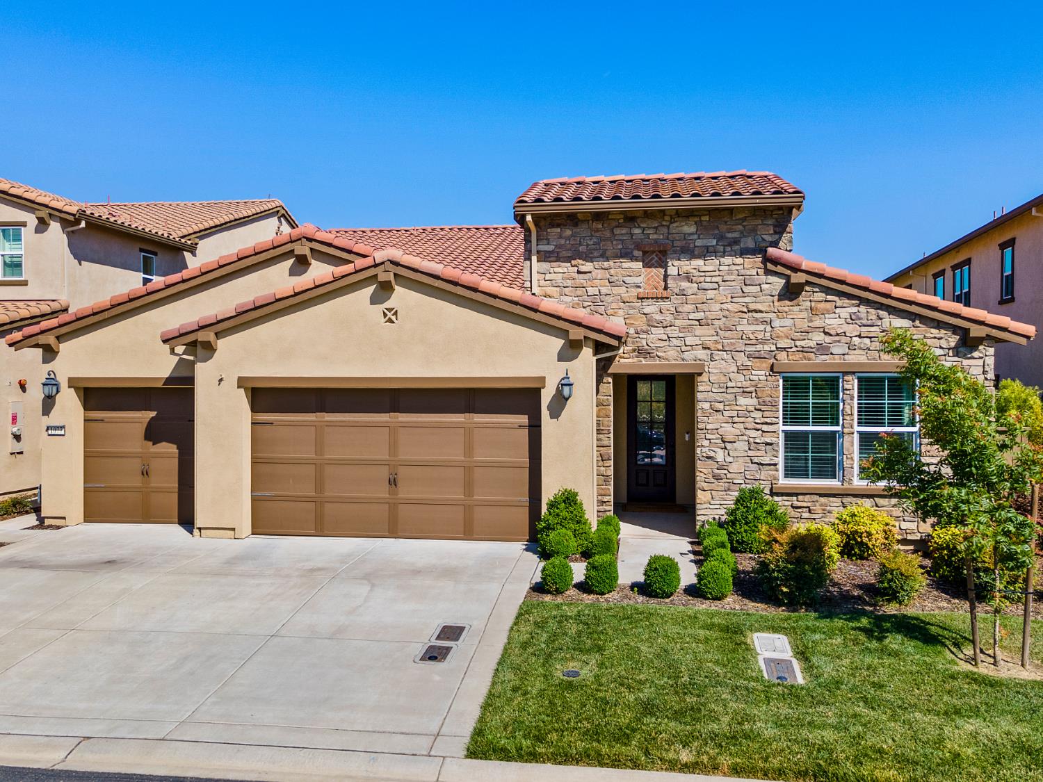 El Dorado Hills, California 95762, United States, 3 Bedrooms Bedrooms, ,4 BathroomsBathrooms,Residential,Active,140710