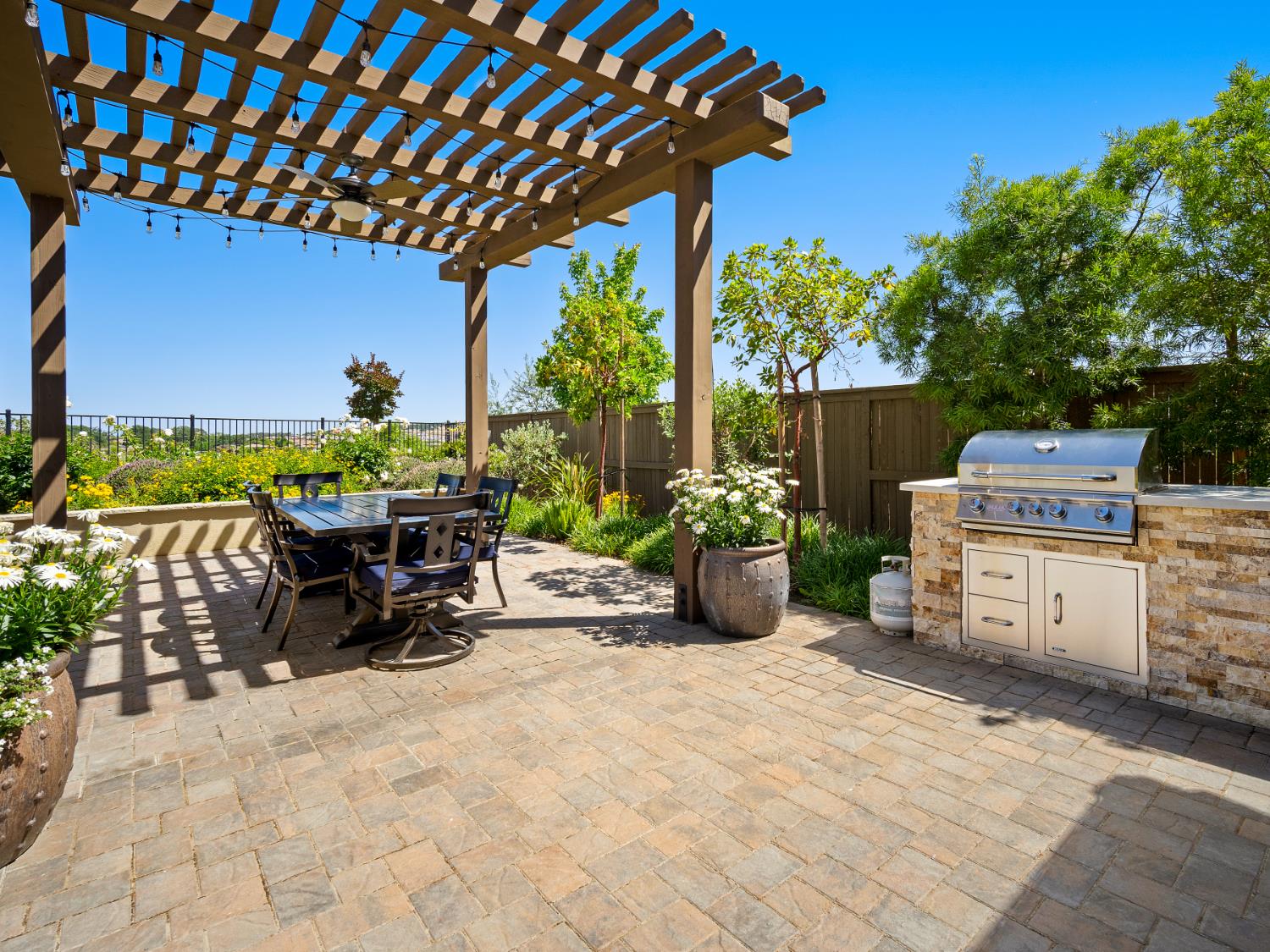 El Dorado Hills, California 95762, United States, 3 Bedrooms Bedrooms, ,4 BathroomsBathrooms,Residential,Active,140710