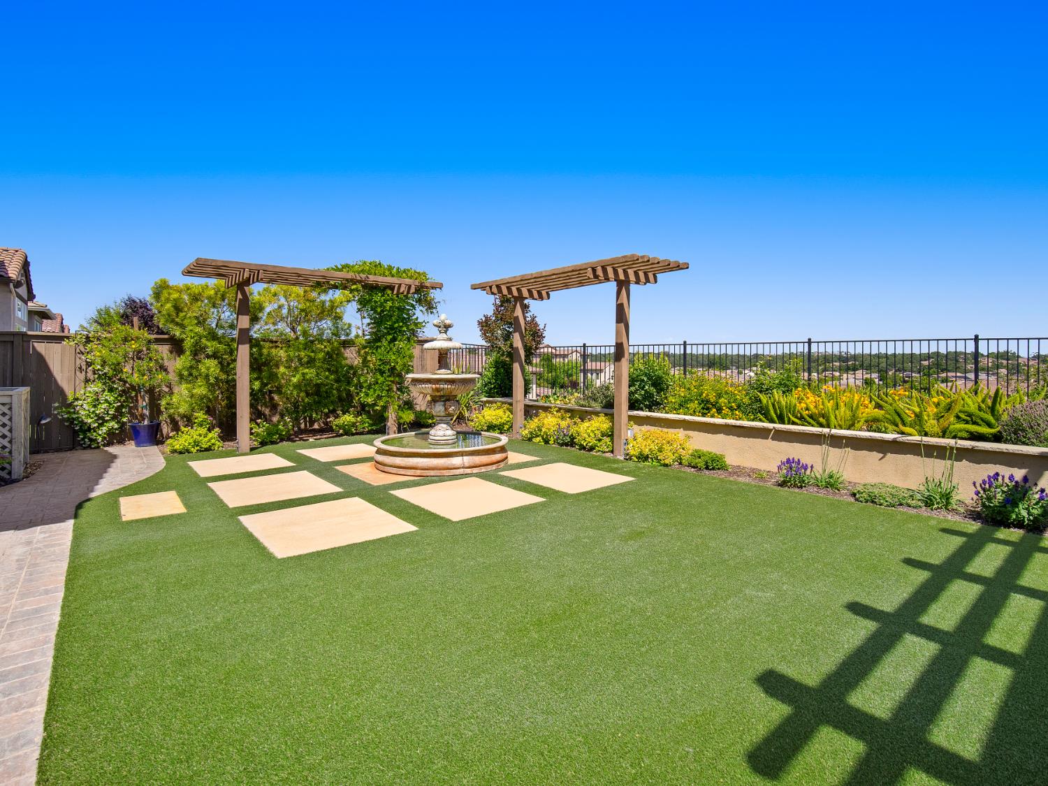 El Dorado Hills, California 95762, United States, 3 Bedrooms Bedrooms, ,4 BathroomsBathrooms,Residential,Active,140710