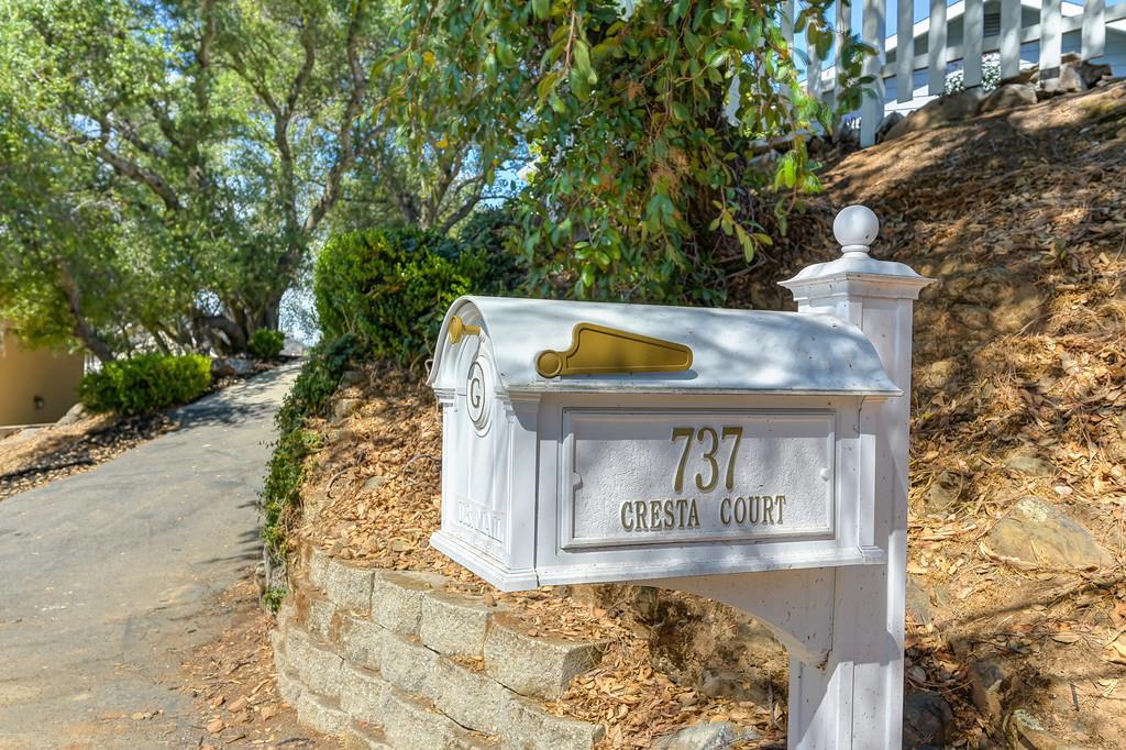 737 Cresta Court