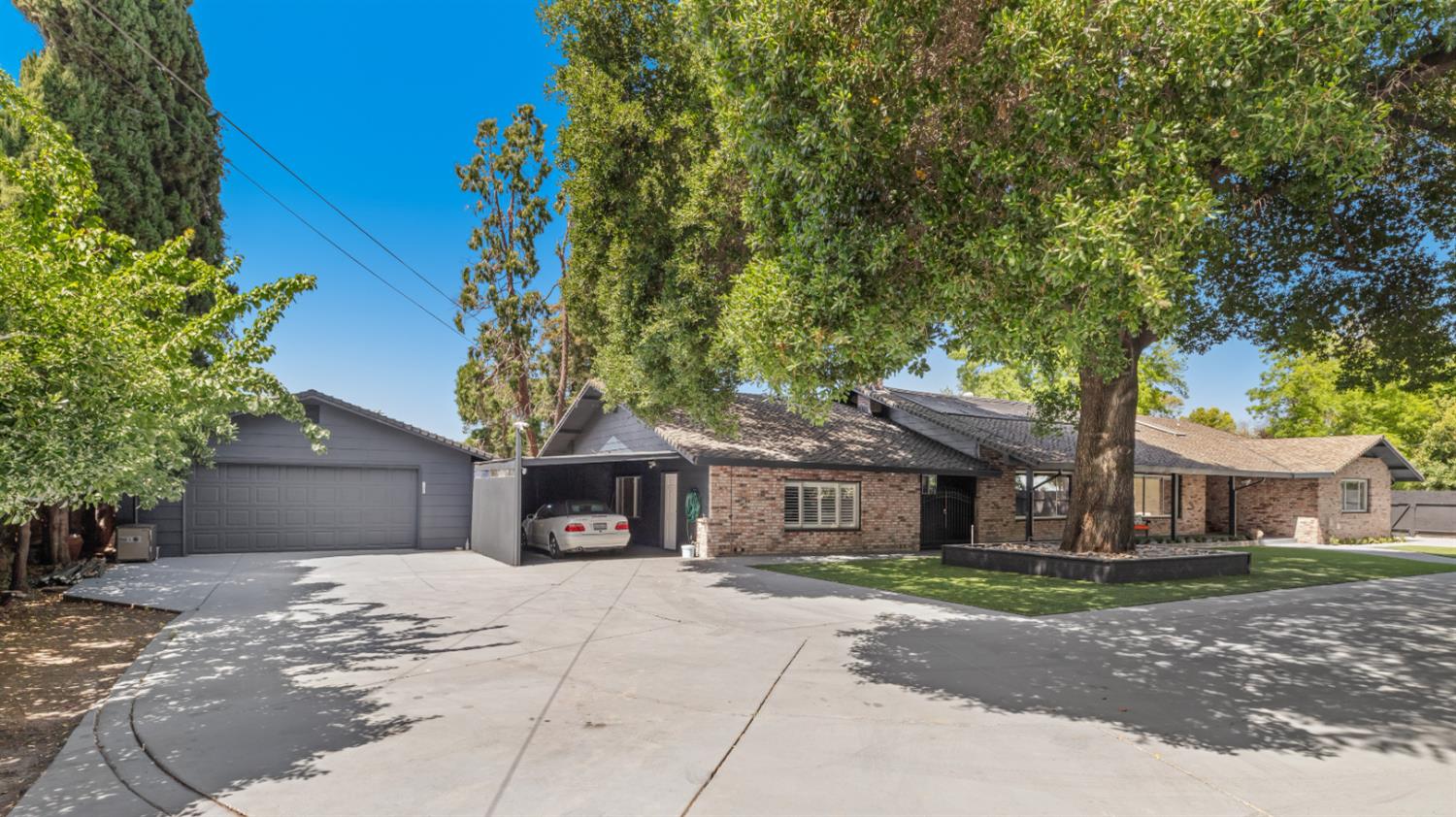 3221 Country Club Boulevard