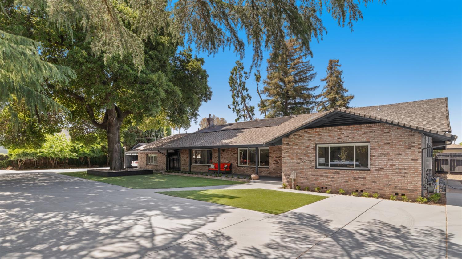 3221 Country Club Boulevard