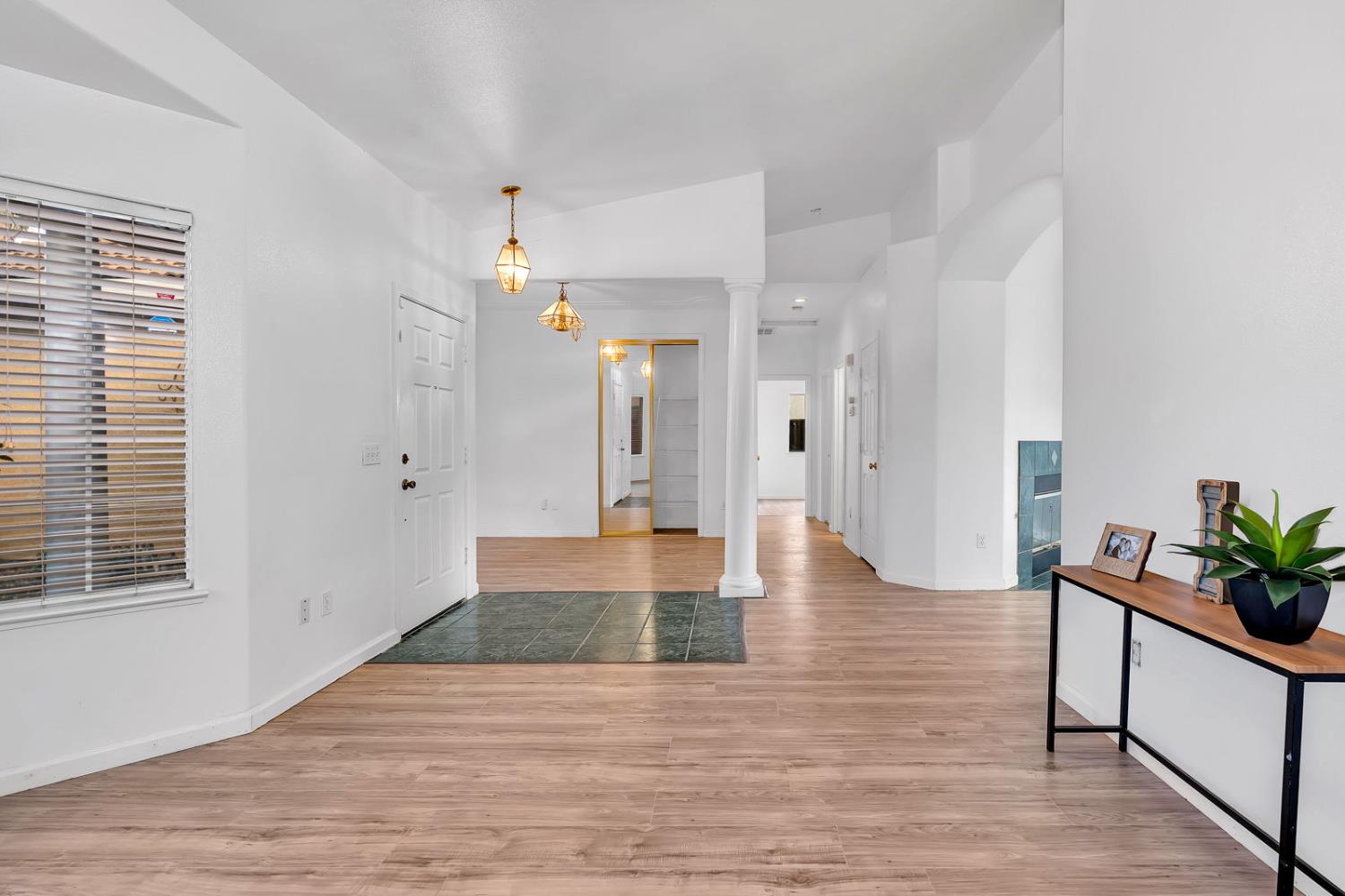 Los Banos, California 93635, United States, 3 Bedrooms Bedrooms, ,2 BathroomsBathrooms,Residential,Pending,246597