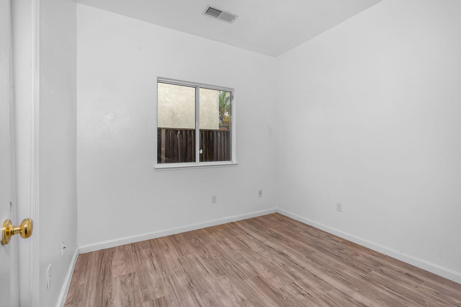 Los Banos, California 93635, United States, 3 Bedrooms Bedrooms, ,2 BathroomsBathrooms,Residential,Pending,246597