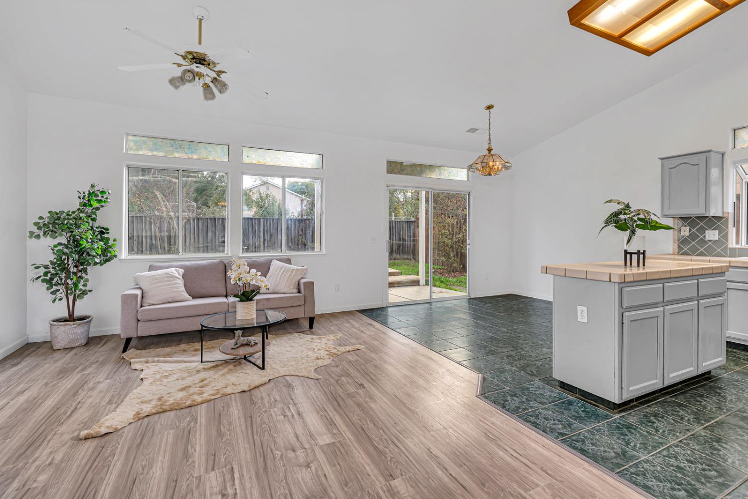 Los Banos, California 93635, United States, 3 Bedrooms Bedrooms, ,2 BathroomsBathrooms,Residential,Pending,246597