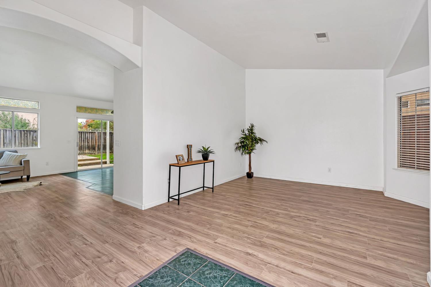 Los Banos, California 93635, United States, 3 Bedrooms Bedrooms, ,2 BathroomsBathrooms,Residential,Pending,246597