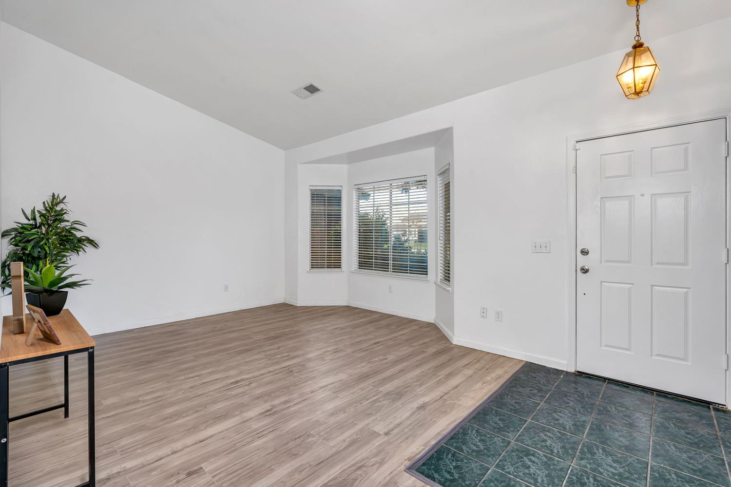 Los Banos, California 93635, United States, 3 Bedrooms Bedrooms, ,2 BathroomsBathrooms,Residential,Pending,246597