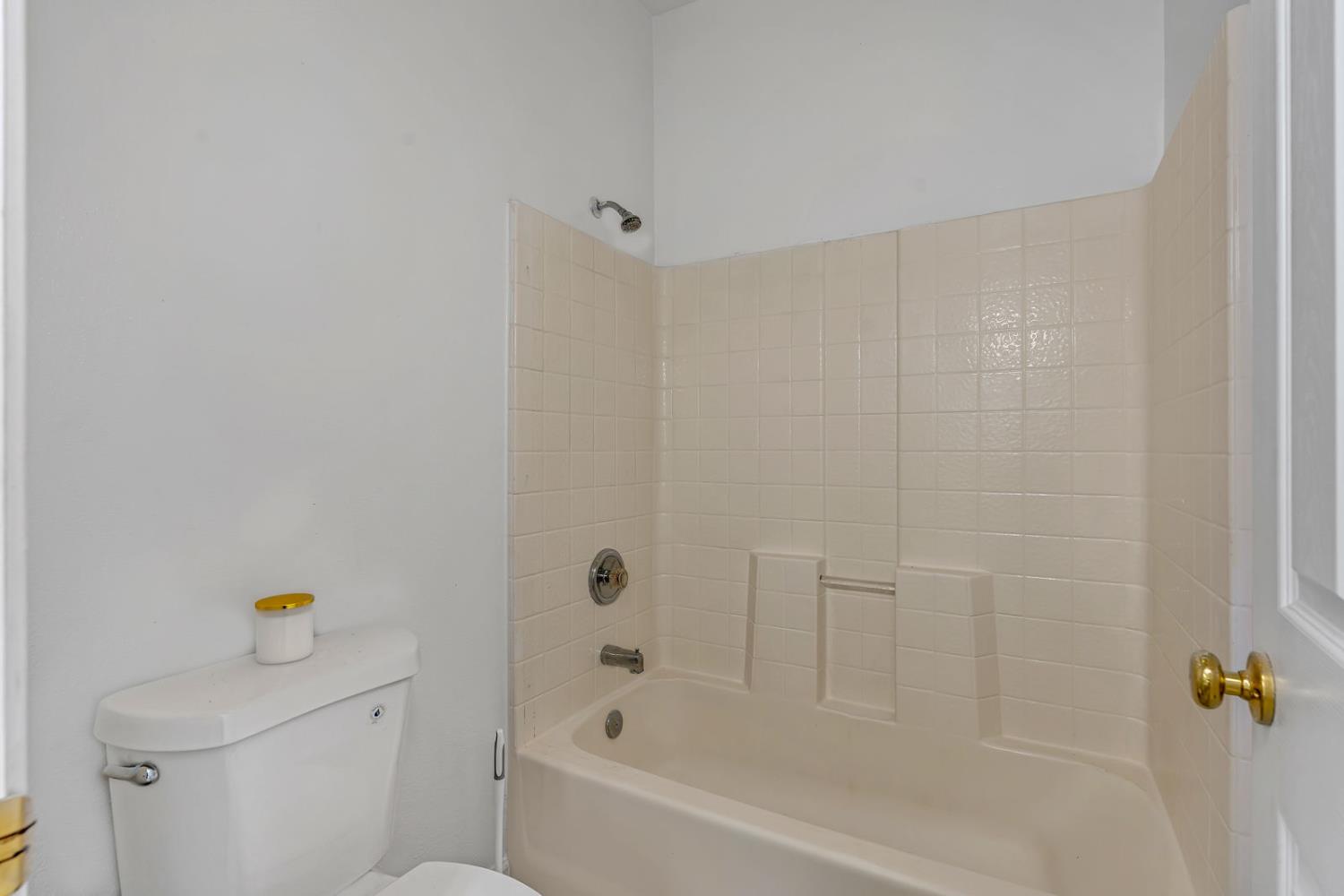 Los Banos, California 93635, United States, 3 Bedrooms Bedrooms, ,2 BathroomsBathrooms,Residential,Pending,246597