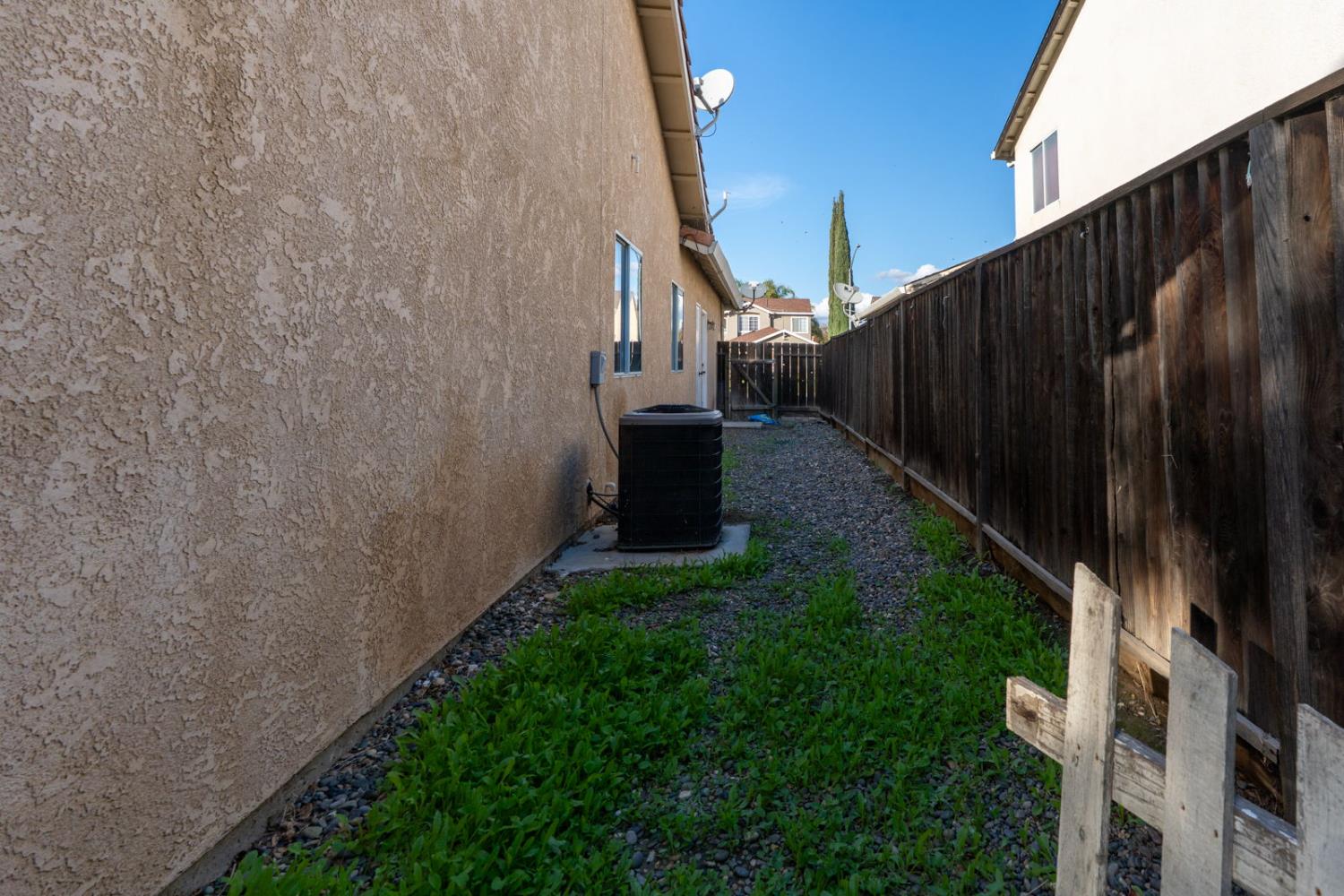 Los Banos, California 93635, United States, 3 Bedrooms Bedrooms, ,2 BathroomsBathrooms,Residential,Pending,246597